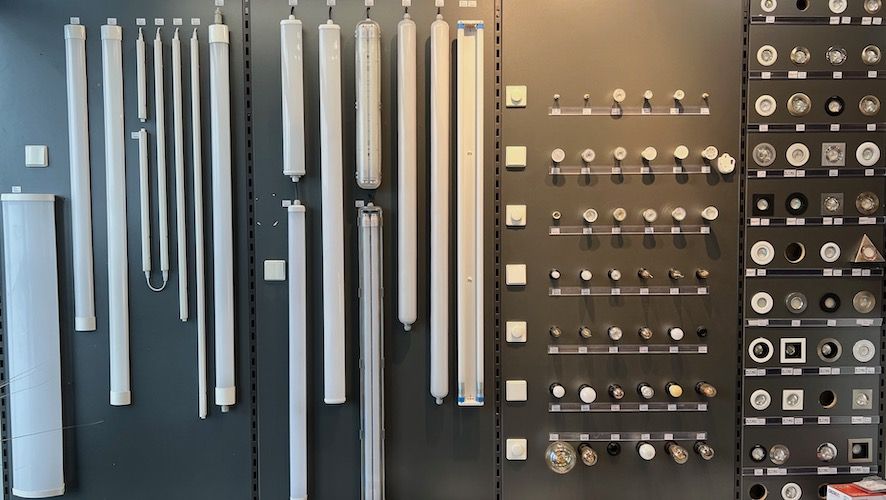 Demowanden in de showroom opgefrist